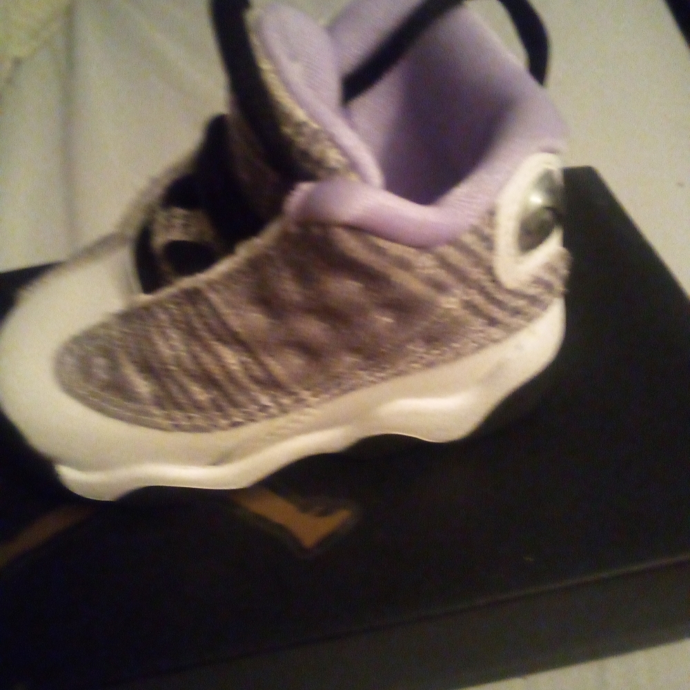 Toddler unisex Jordans 4C